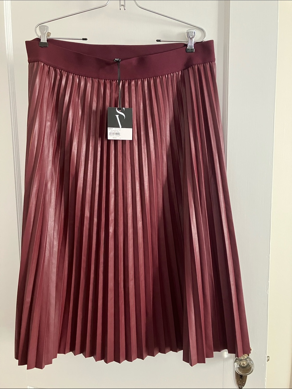 Simply Vera Vera Wang Pleated Midi Skirt in Burgundy
